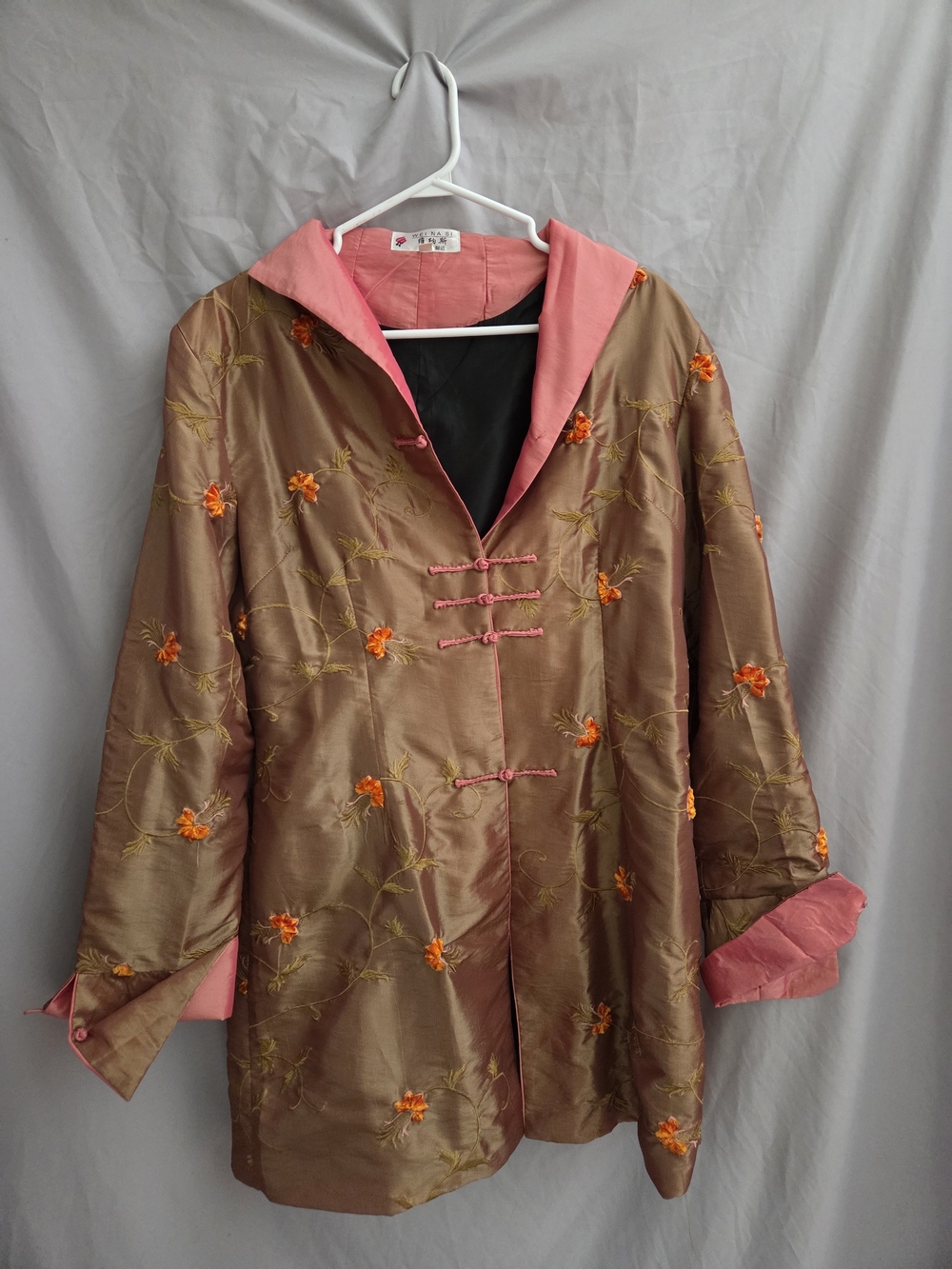 Wei Na Si Embroidered Silk Jacket